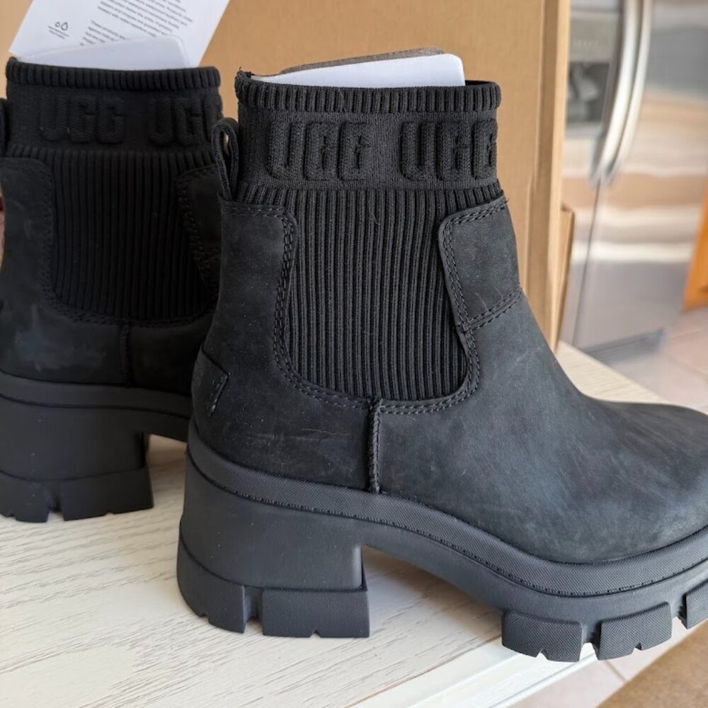 UGG Women's Moxy Chelsea